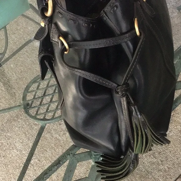 Awesome Dooney & Bourke satchel bag